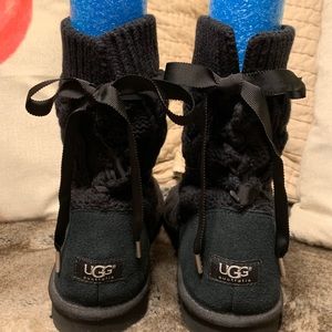 Black knit bow Uggs worn only a couple of times.